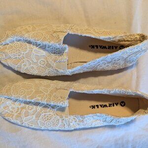 Women's Size 8 Airwalk Cream Lace Slip-Ons